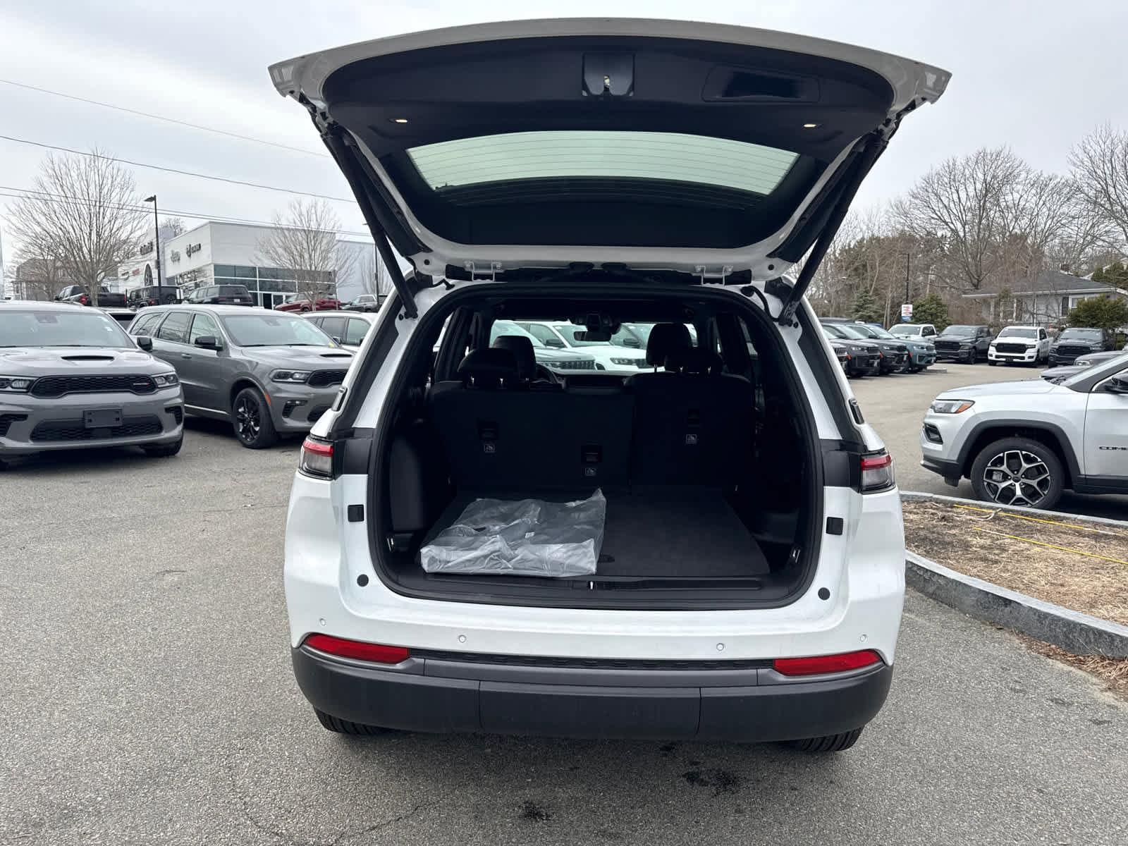New 2026 Jeep Grand Cherokee Altitude AWD/4WD image 34