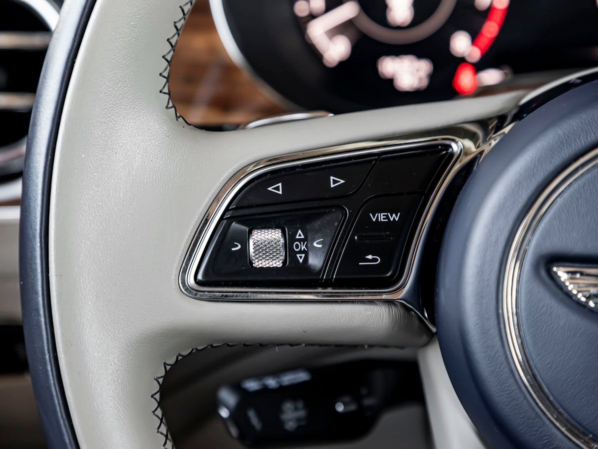 Used 2024 Bentley Bentayga AWD/4WD image 22