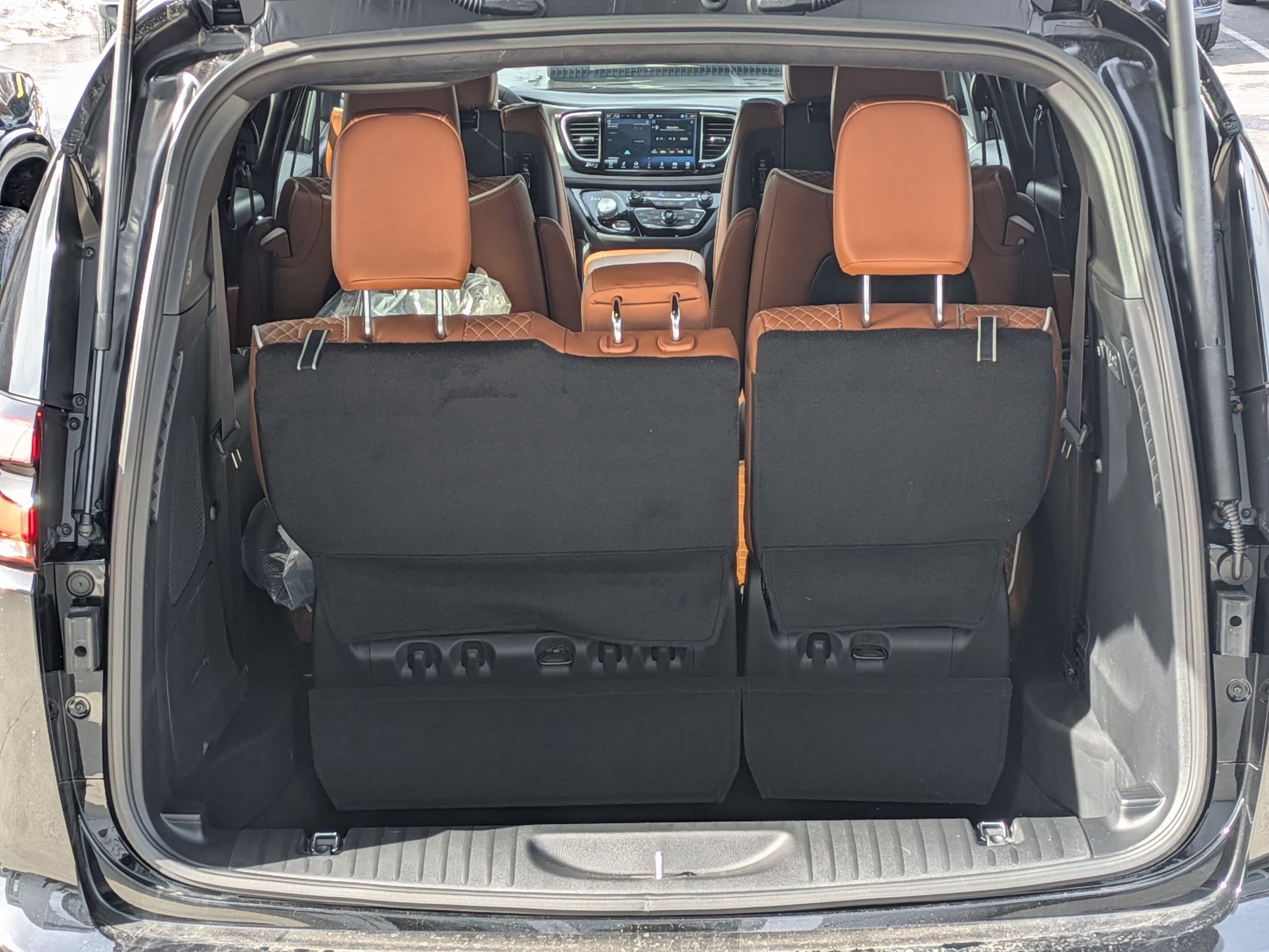 New 2026 Chrysler Pacifica Pinnacle w/ Trailer Tow Group image 28