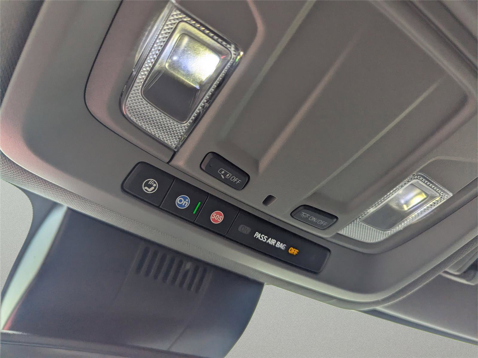 Used 2024 Chevrolet Silverado 2500 LTZ w/ LTZ Convenience Package image 18