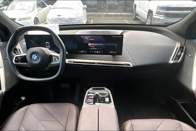 Used 2024 BMW iX xDrive50 w/ Premium Package AWD/4WD image 14
