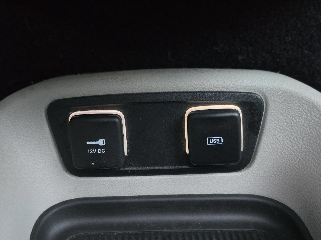 Used 2017 Chrysler Pacifica Limited w/ UConnect Theater Package FWD image 26