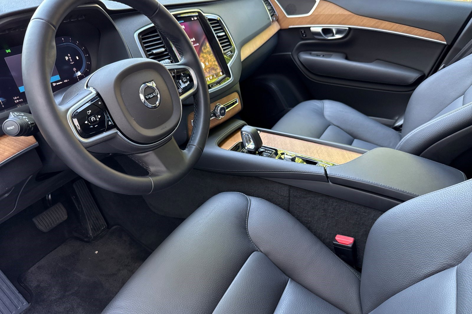 Used 2025 Volvo XC90 B6 Ultra image 11