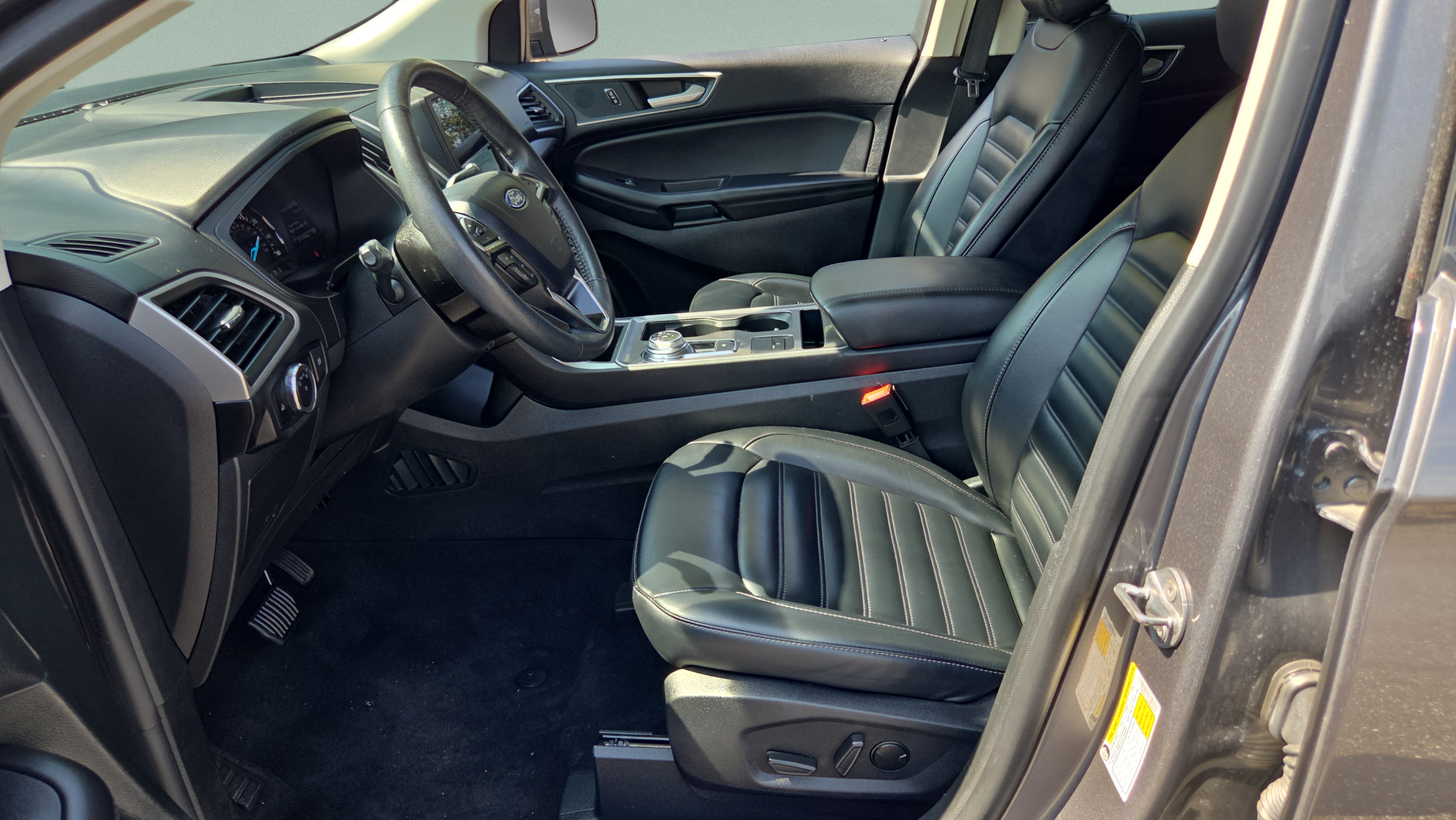 Used 2024 Ford Edge SEL AWD/4WD image 9