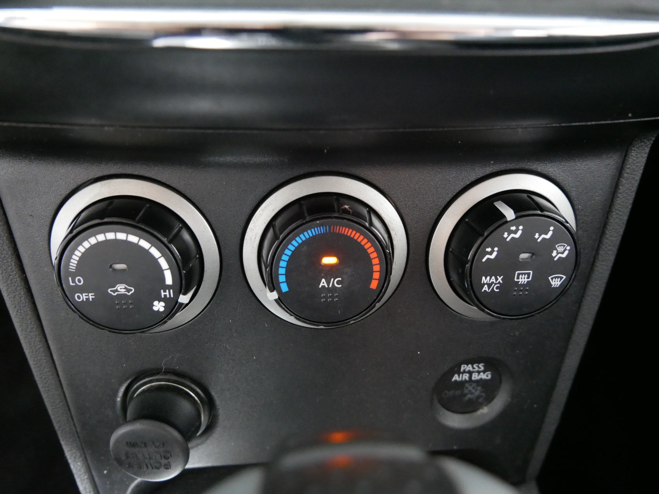 Used 2013 Nissan Rogue S w/ Special Edition Pkg AWD/4WD image 23