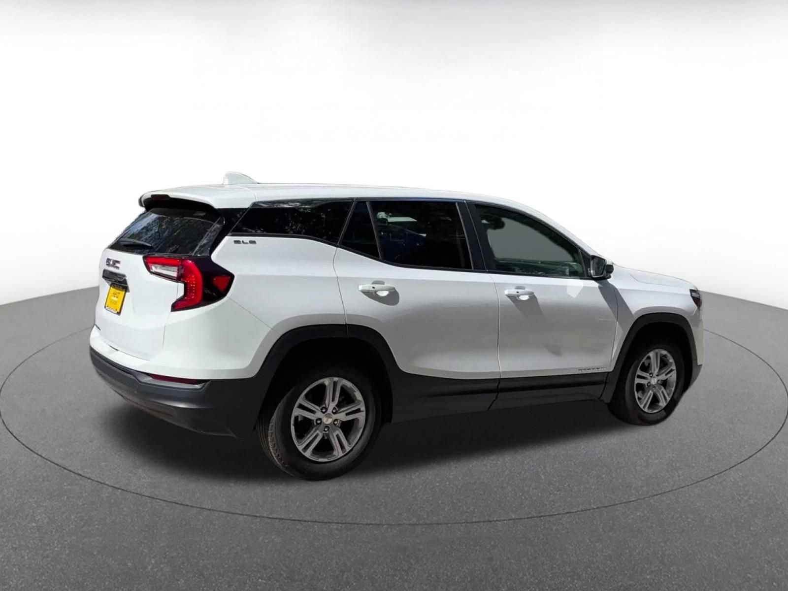 Used 2024 GMC Terrain SLE FWD image 14