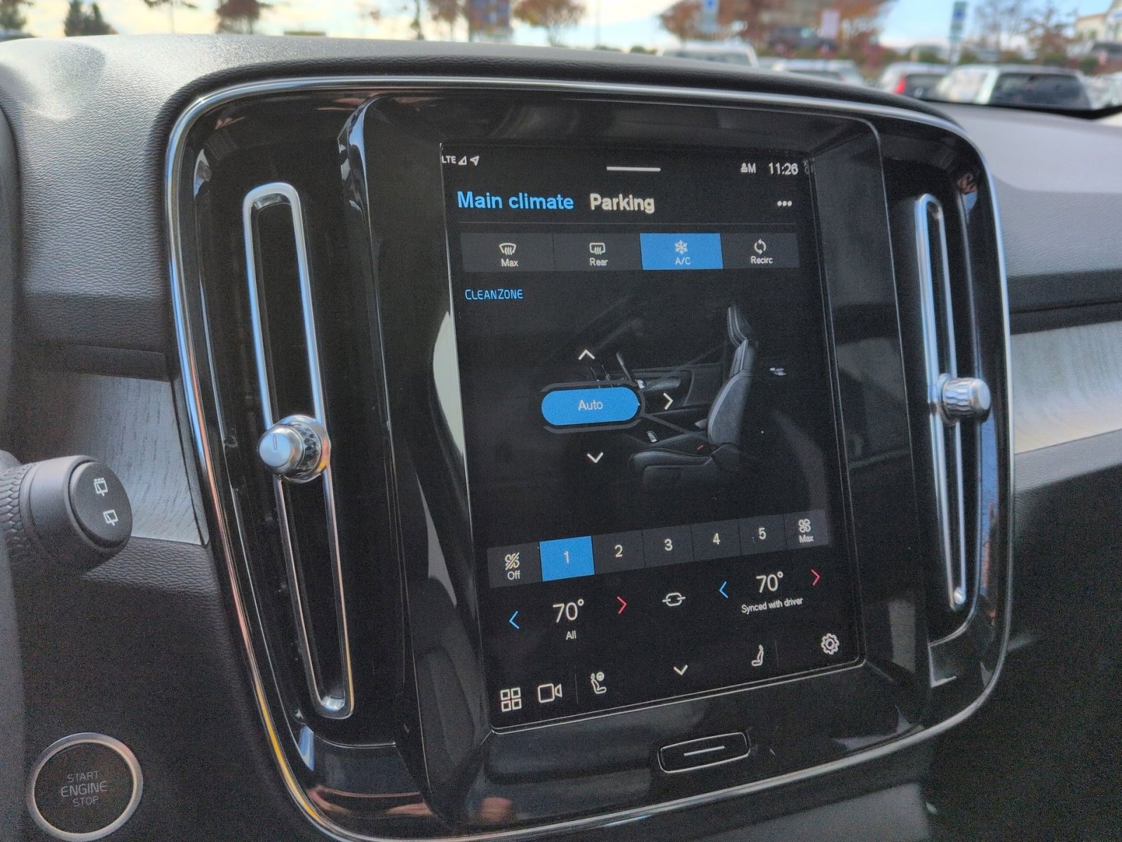 Certified 2024 Volvo XC40 B5 Ultimate w/ Protection Package Premier image 21