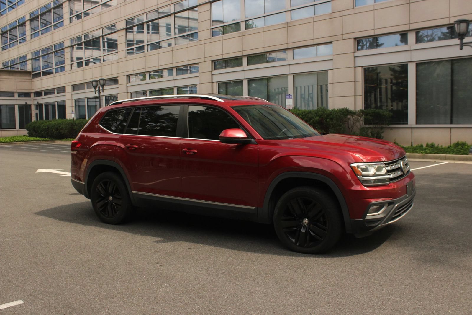 Used 2018 Volkswagen Atlas SEL FWD image 2