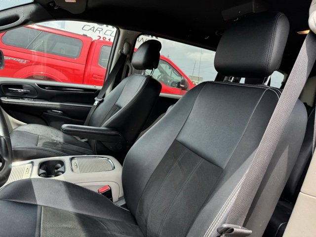 Used 2019 Dodge Grand Caravan SXT image 26