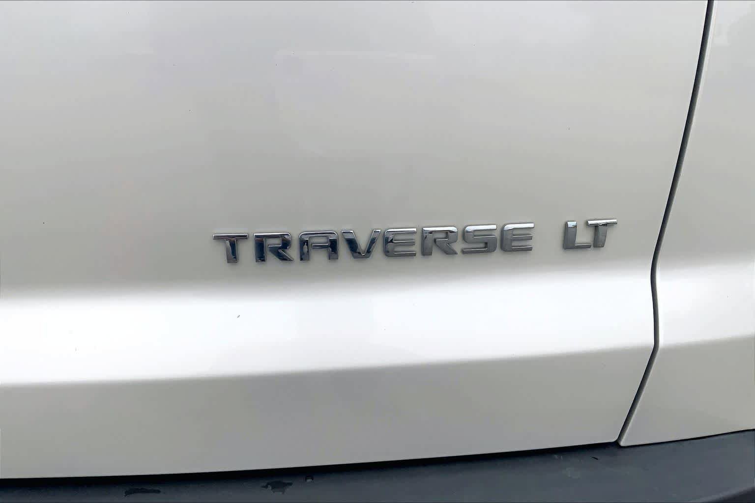 Used 2011 Chevrolet Traverse LT w/ White Premiere Package FWD image 9