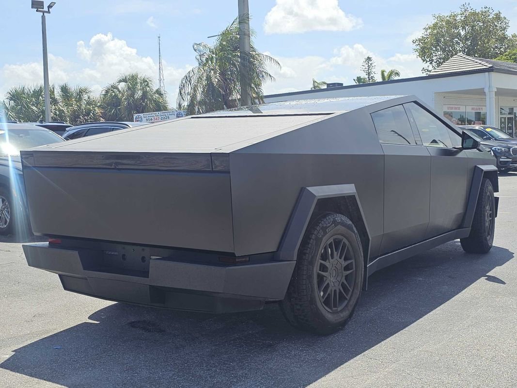 Used 2025 Tesla Cybertruck AWD Crew Cab image 10