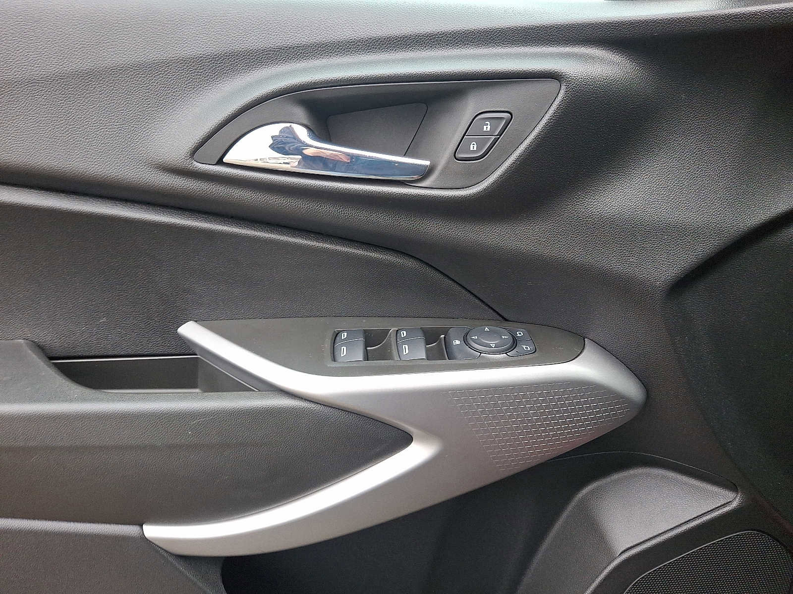 Certified 2024 Chevrolet Trax LS w/ LS Convenience Package image 12