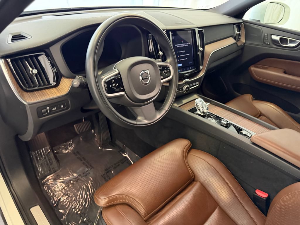 Used 2022 Volvo XC60 T8 Inscription AWD/4WD image 4