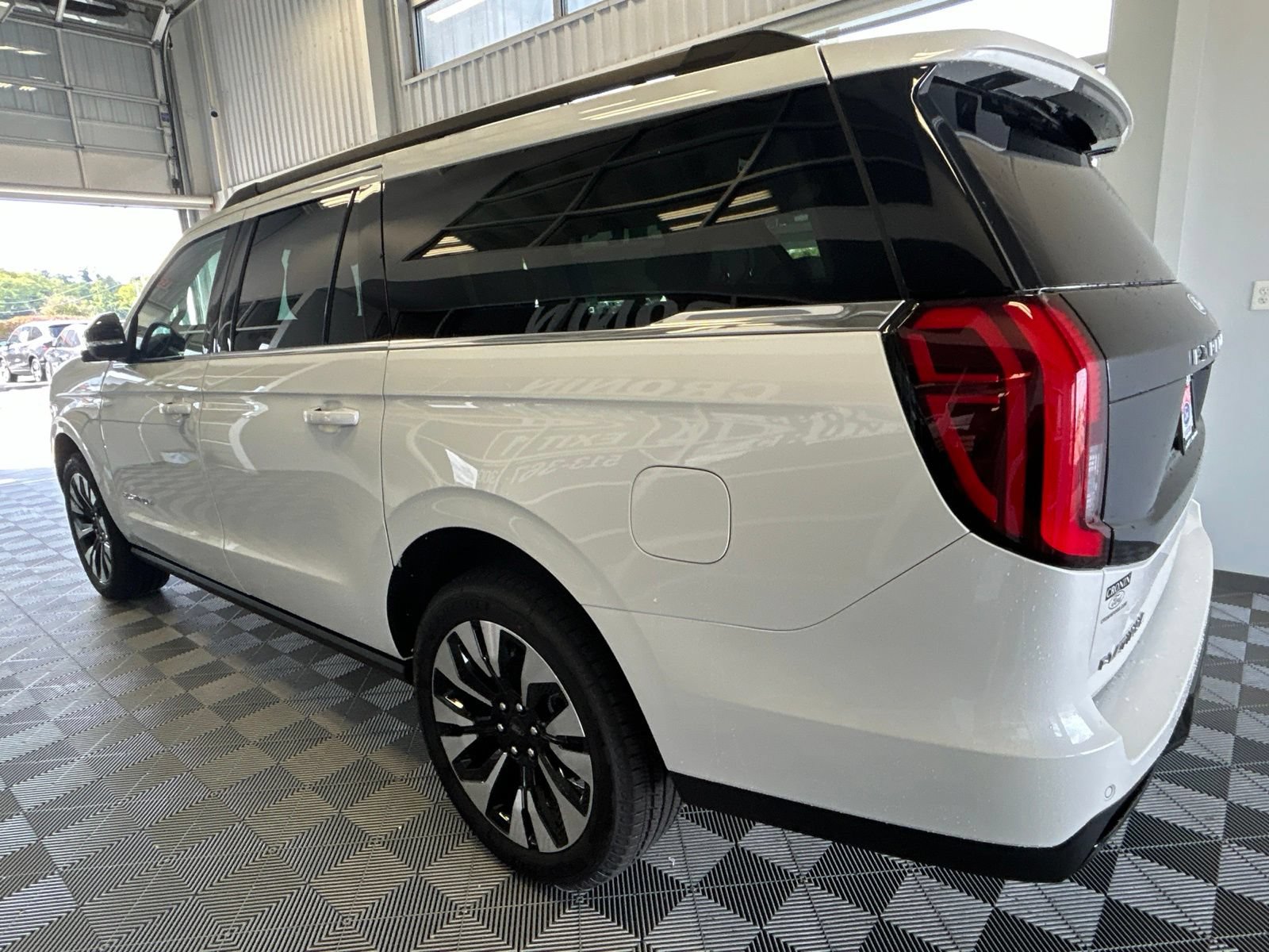 New 2027 Ford Expedition Max Platinum w/ Driver's Package AWD/4WD image 4