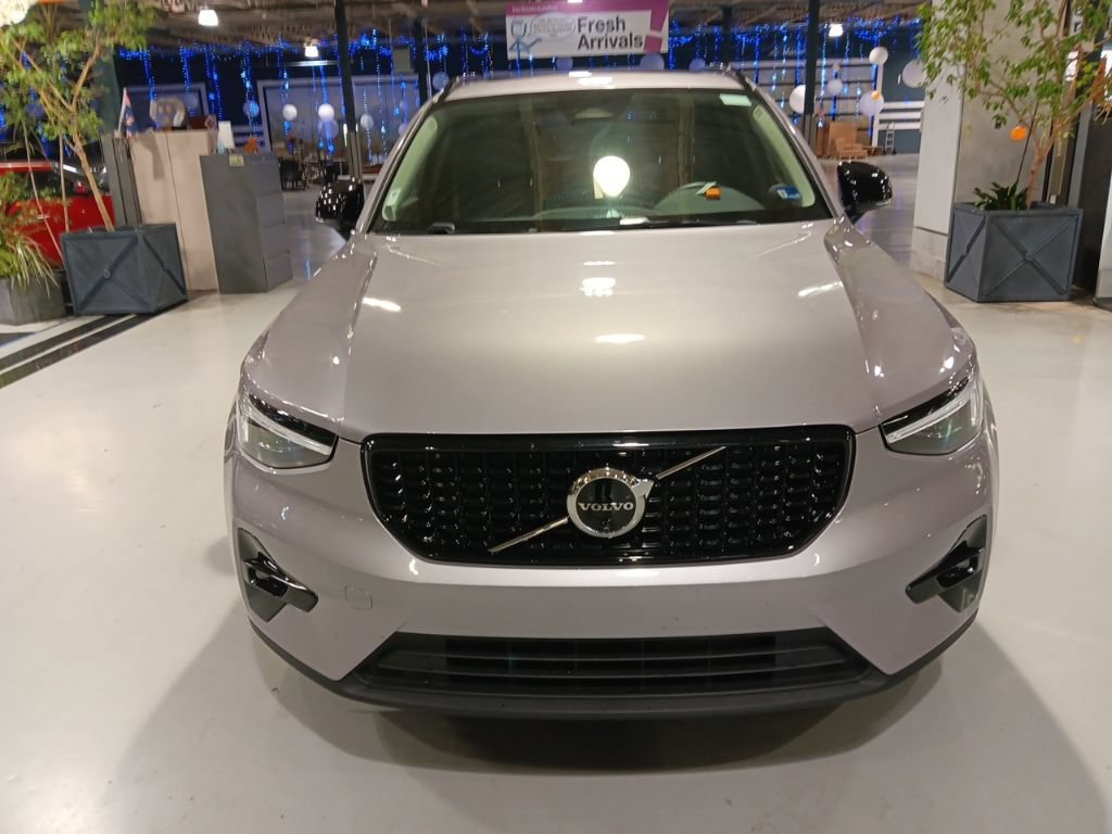 Used 2026 Volvo XC40 B5 Plus AWD/4WD image 9