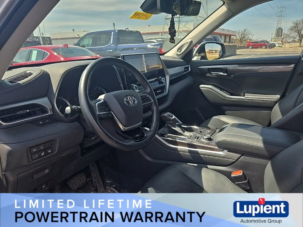 Used 2021 Toyota Highlander Platinum AWD/4WD image 12