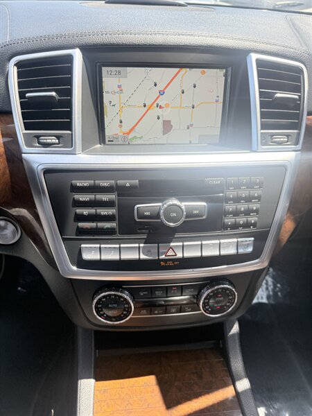 Used 2015 Mercedes-Benz GL 550 4MATIC image 12