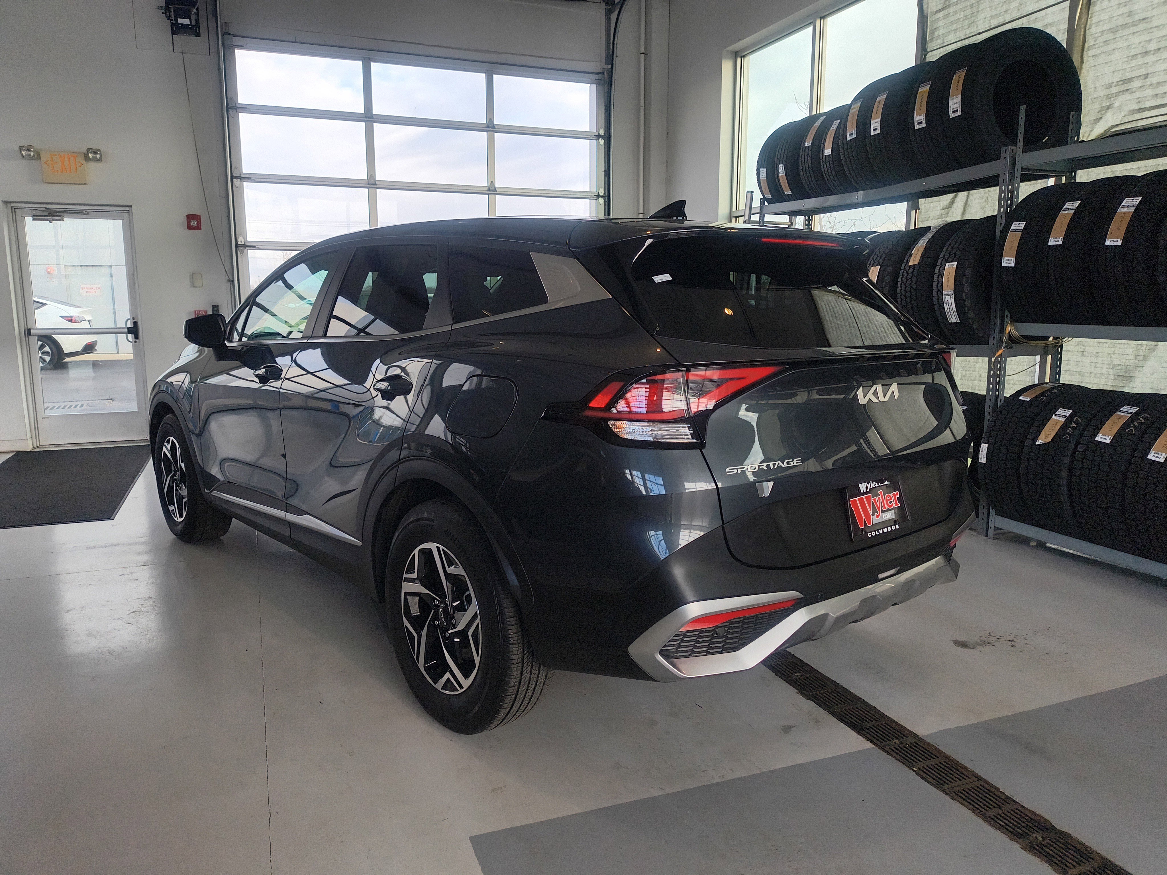 Used 2024 Kia Sportage LX image 3