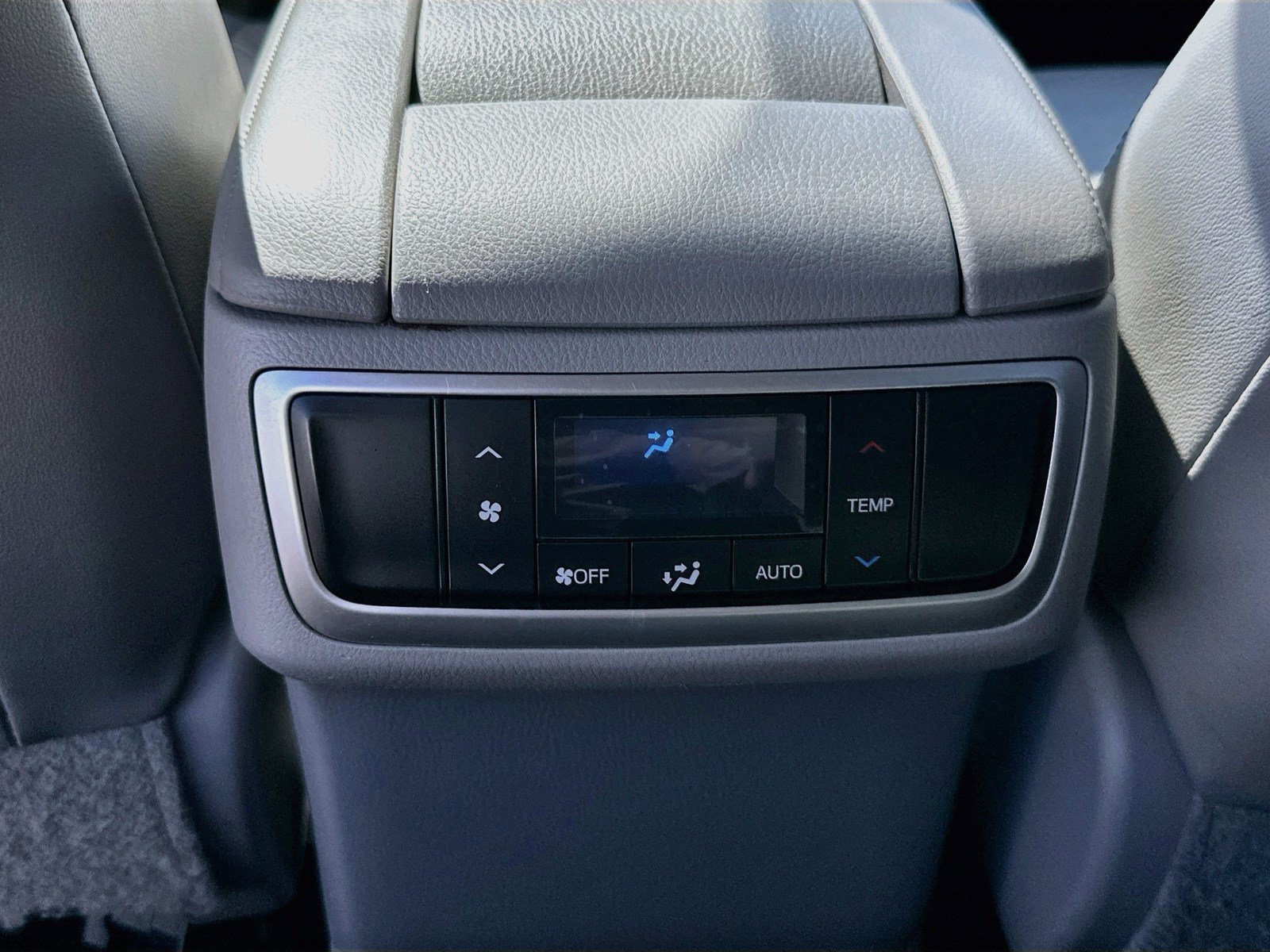 Used 2016 Toyota Highlander XLE AWD/4WD image 20