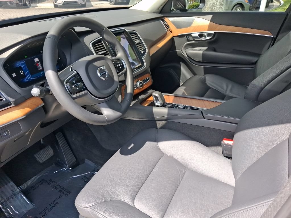 Certified 2023 Volvo XC90 B6 Plus AWD/4WD image 13