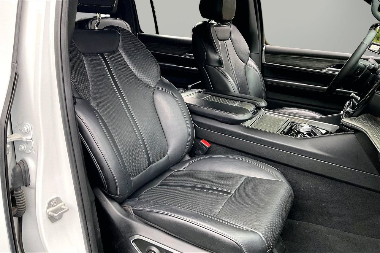 Certified 2024 Jeep Wagoneer Series III AWD/4WD image 22