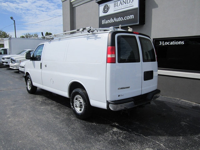 Used 2015 Chevrolet Express 2500 RWD image 3