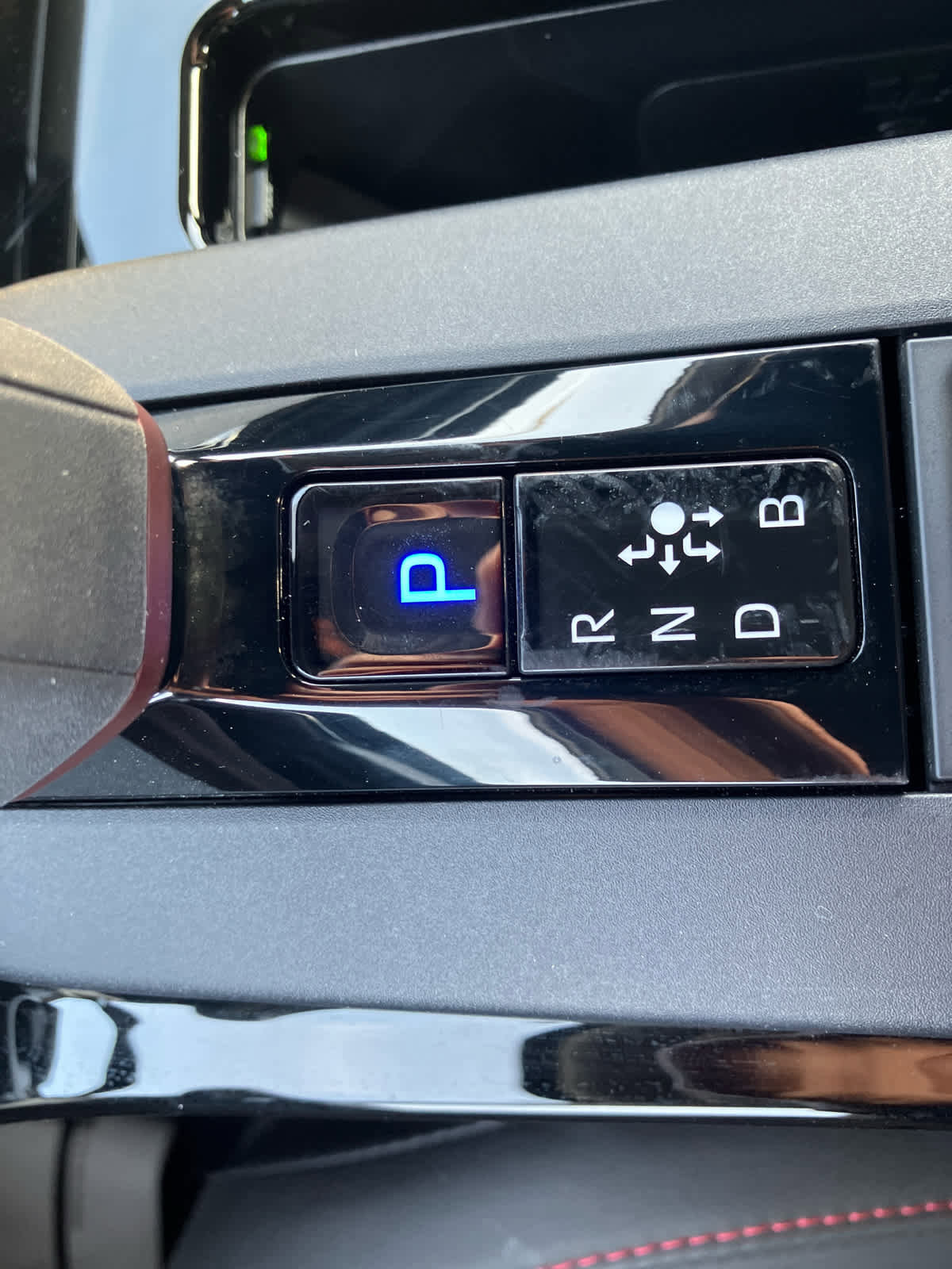 Used 2025 Toyota Prius Plug-In Hybrid w/ Limited Premium Package image 32