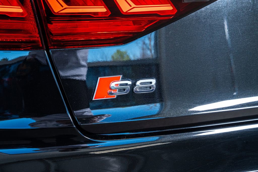 Used 2020 Audi S8 L image 24