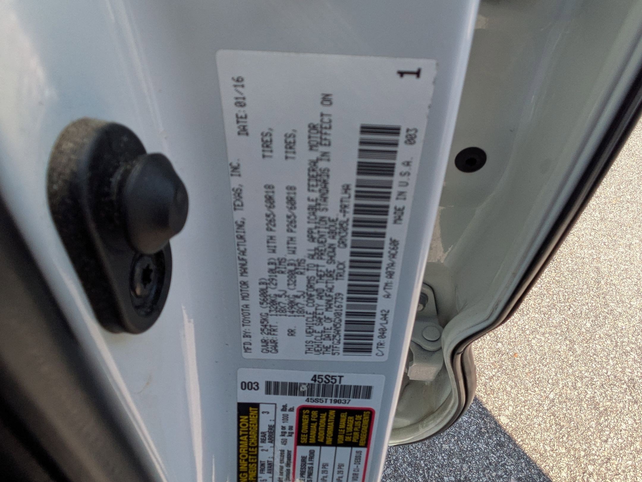 Used 2016 Toyota Tacoma Limited w/ Towing Package image 41