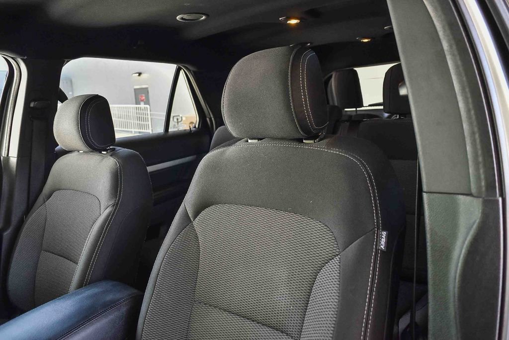 Used 2017 Ford Explorer XLT image 23