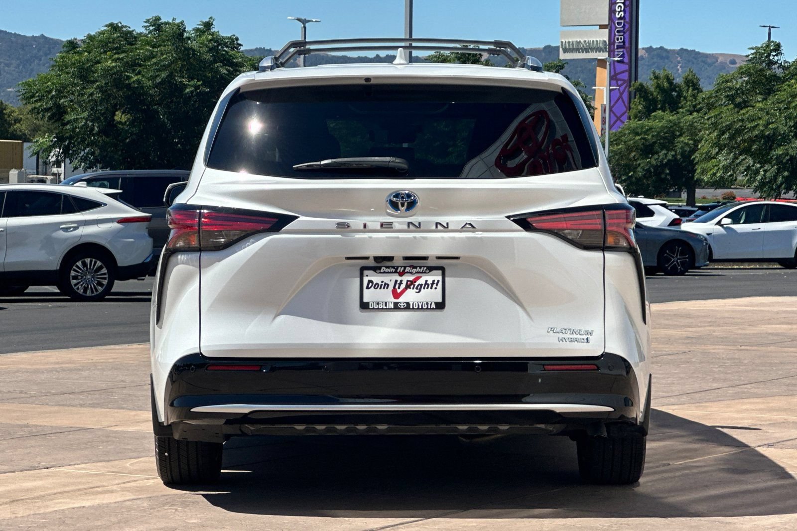 Certified 2023 Toyota Sienna Platinum FWD image 6