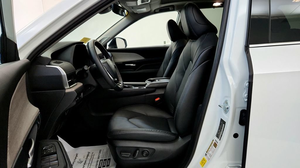 Certified 2025 Toyota Grand Highlander FWD image 33