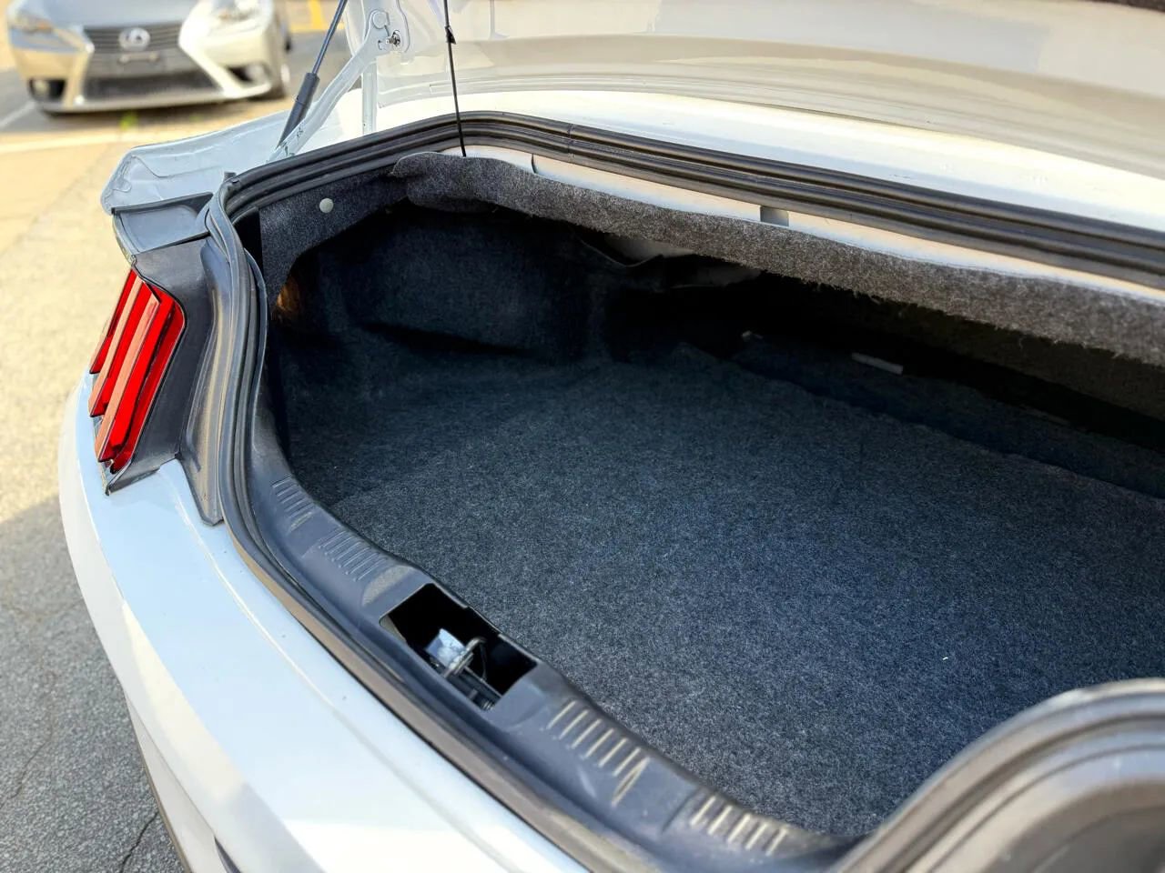 Used 2016 Ford Mustang Premium image 29