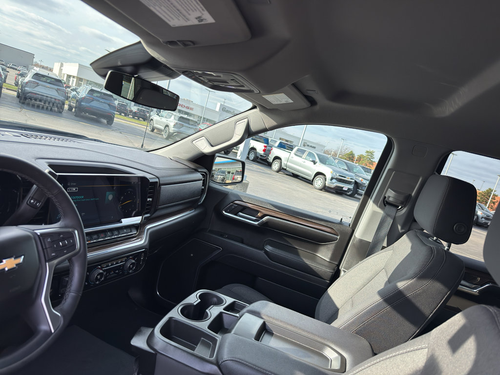 Used 2024 Chevrolet Silverado 1500 LT w/ Z71 Off-Road Package image 27