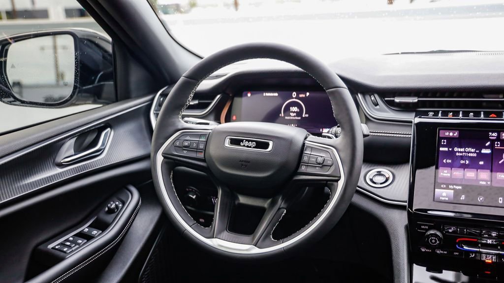 Certified 2025 Jeep Grand Cherokee Altitude image 16