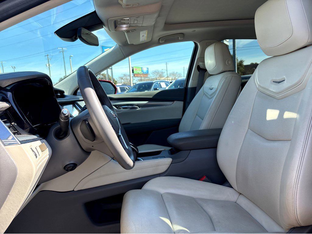 Used 2017 Cadillac XT5 Luxury w/ Driver Awareness Package image 21