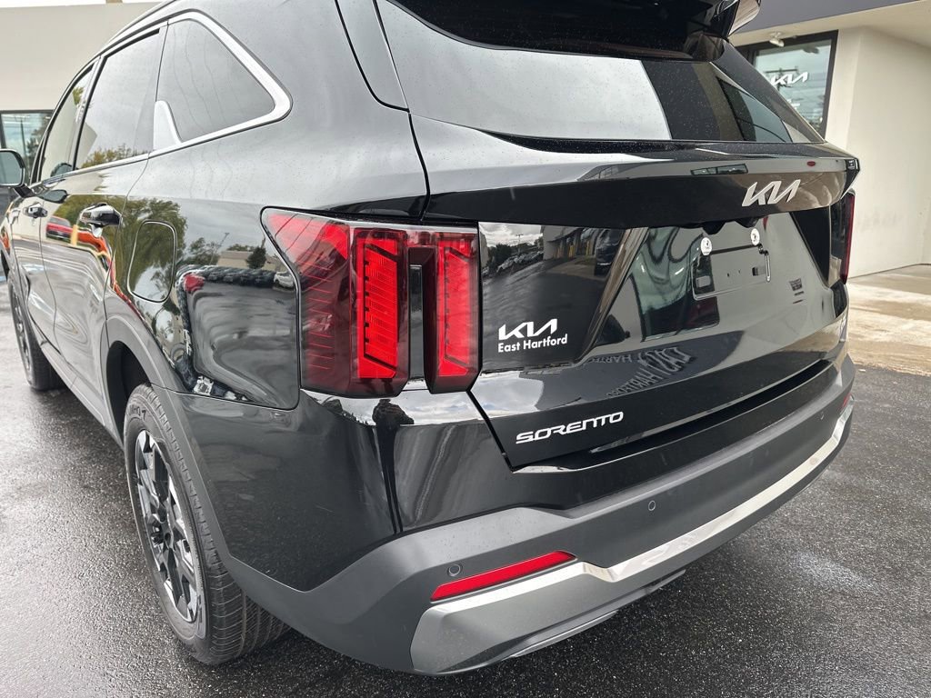 Used 2025 Kia Sorento S image 9