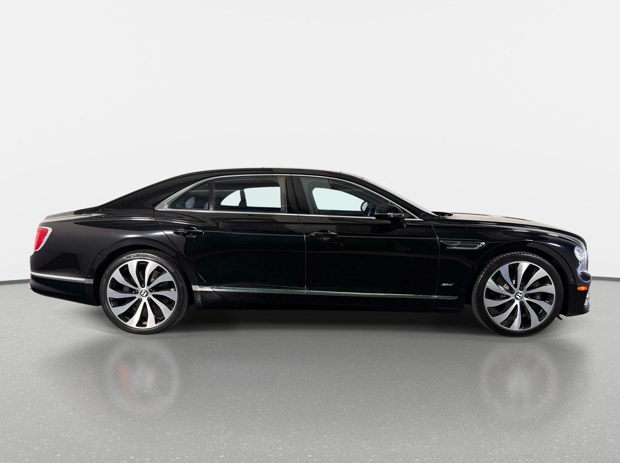 Used 2022 Bentley Flying Spur Plug-In Hybrid AWD/4WD image 2