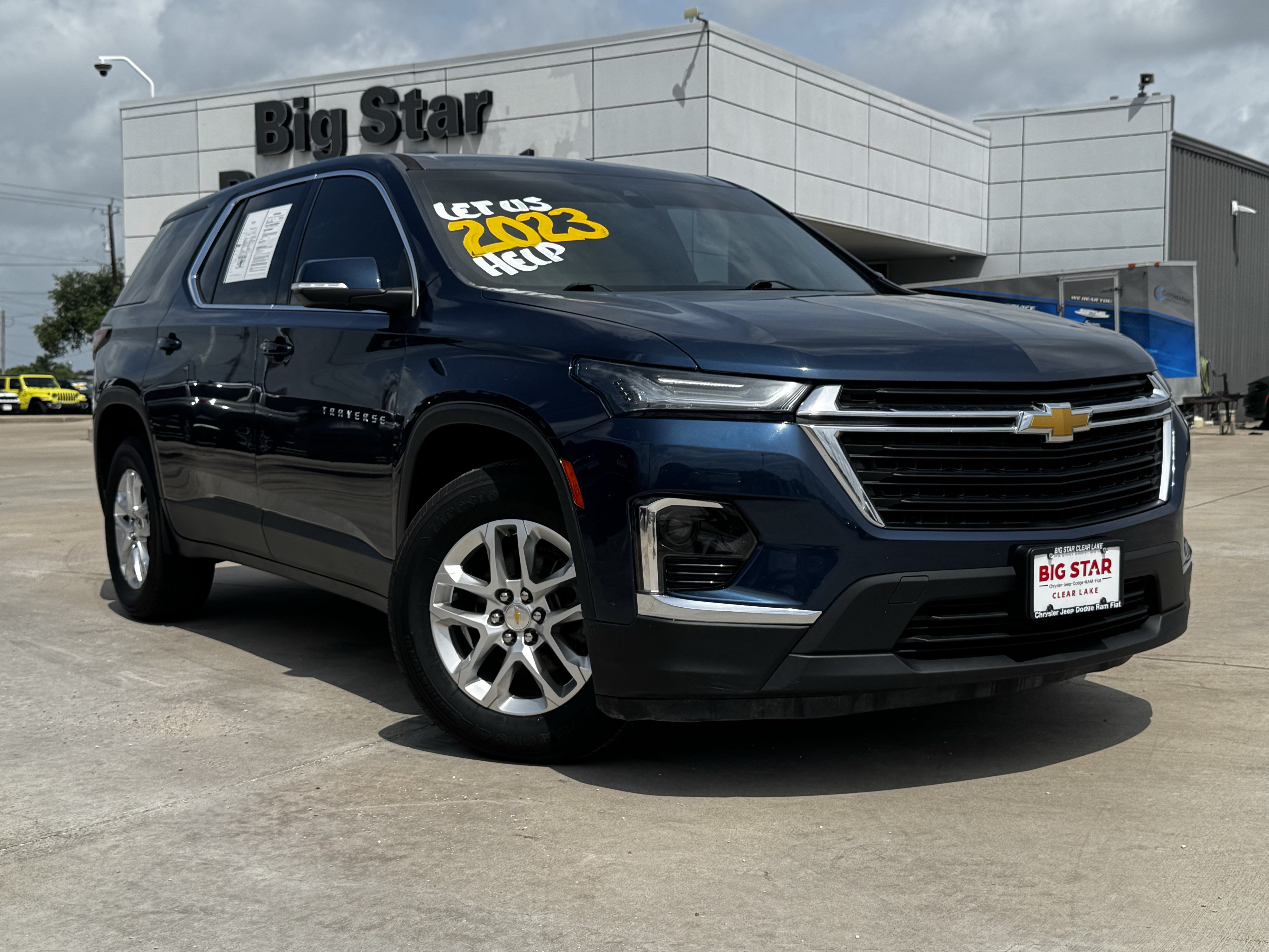 Used 2023 Chevrolet Traverse LS w/ Safety Package FWD video 2