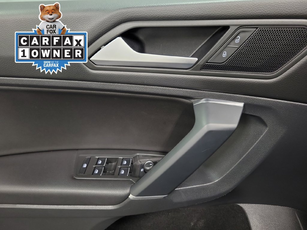 Used 2020 Volkswagen Tiguan SE w/ Panoramic Sunroof Package FWD image 30