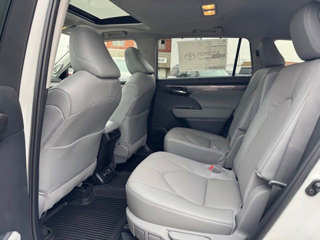 New 2026 Toyota Highlander Limited image 32