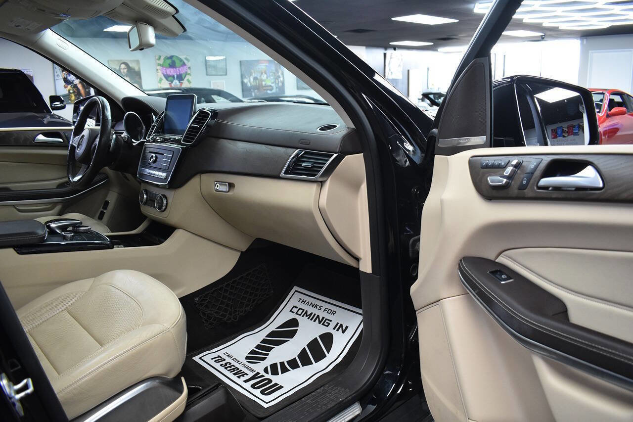 Used 2017 Mercedes-Benz GLS 550 4MATIC image 24