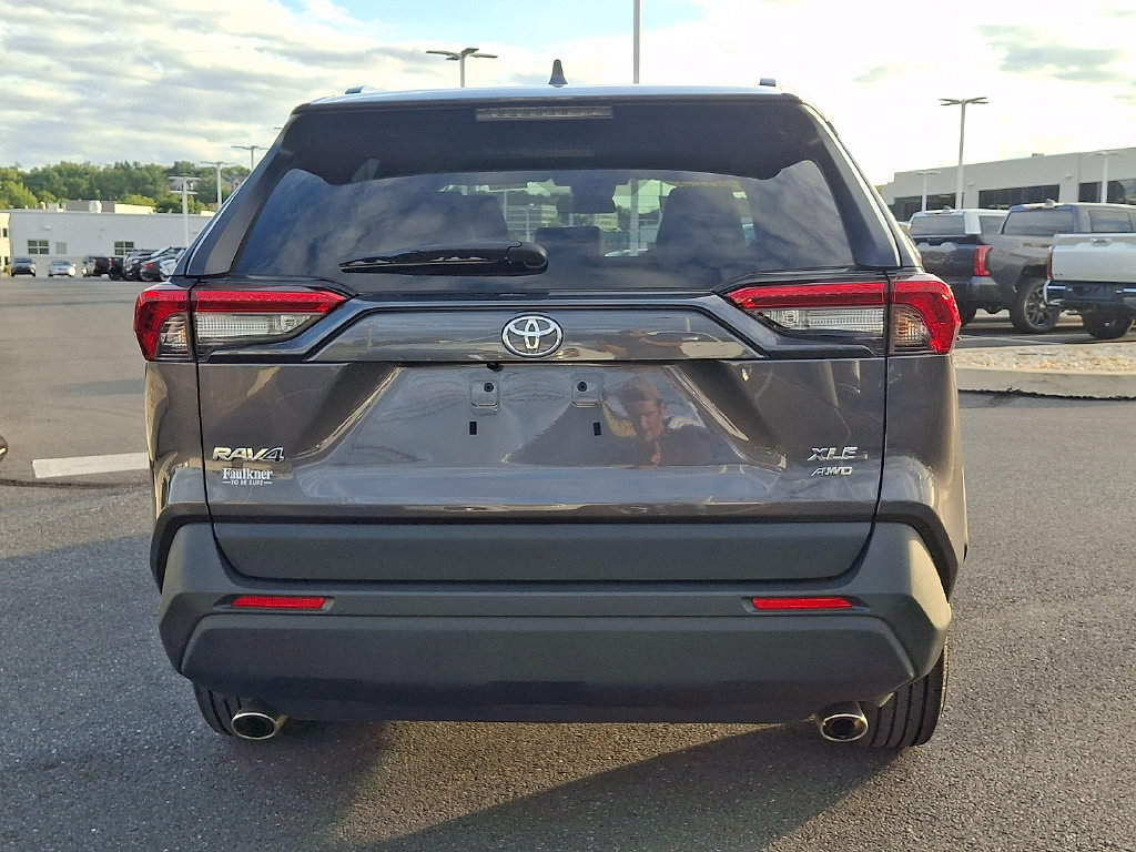 Used 2025 Toyota RAV4 XLE AWD/4WD image 5