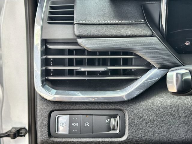 Used 2026 GMC Acadia Elevation w/ Elevation Premium Package FWD image 17