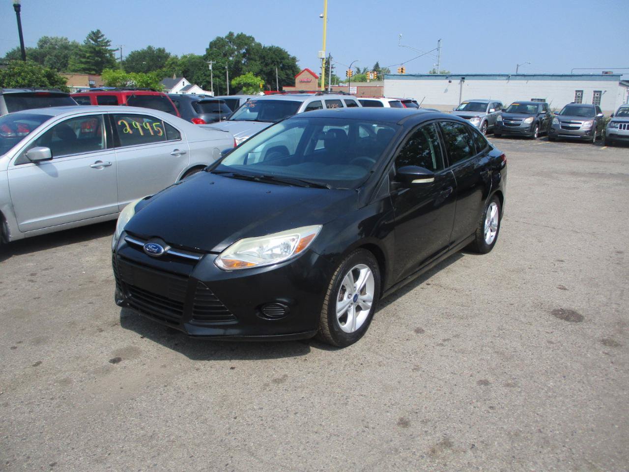 Used 2014 Ford Focus SE w/ SE Winter Package FWD image 3