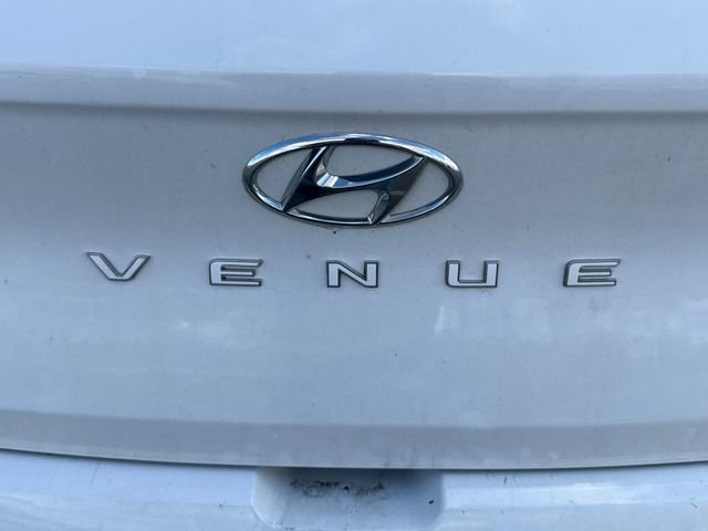Used 2021 Hyundai Venue SEL w/ Premium Package image 17