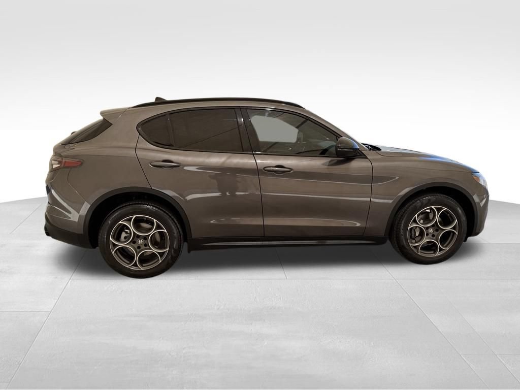 New 2025 Alfa Romeo Stelvio Sprint w/ Convenience Package AWD/4WD image 6