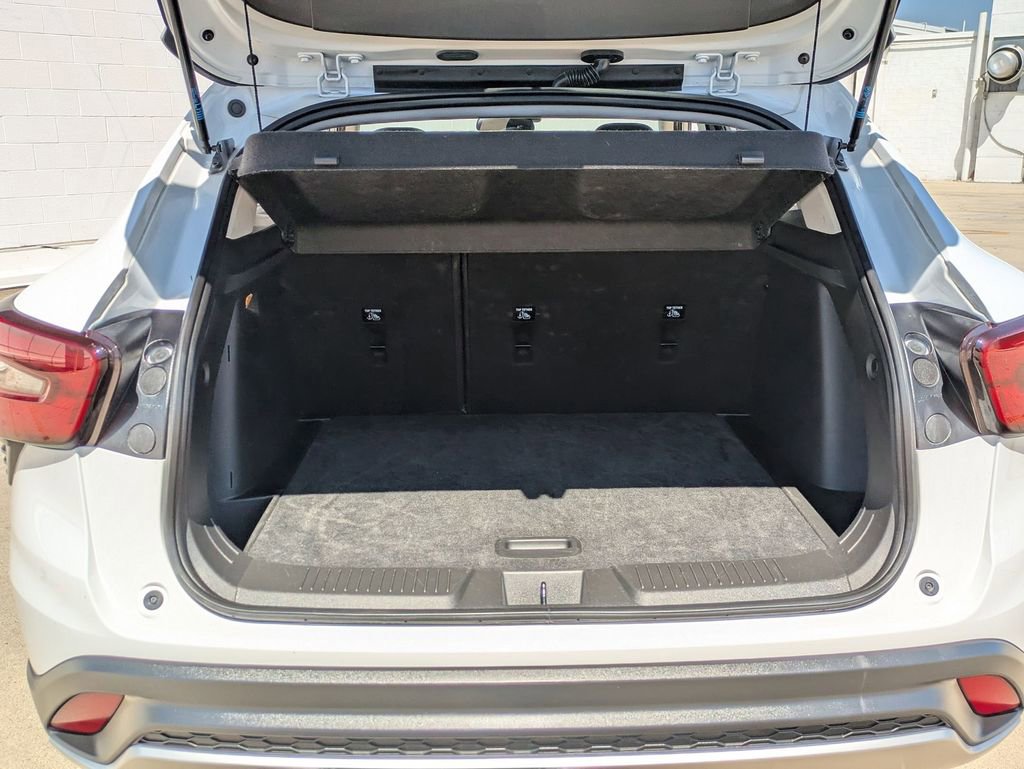 Used 2025 Chevrolet Trax LT w/ LT Convenience Package FWD image 26