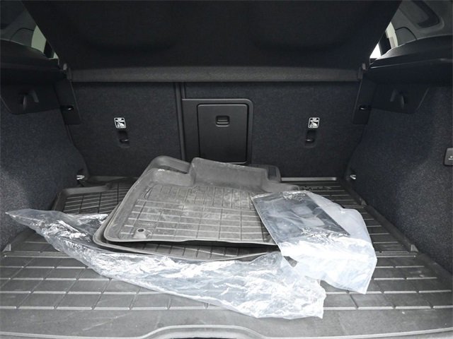 Used 2023 Volvo XC40 B5 Plus w/ Driver Assist Package image 31