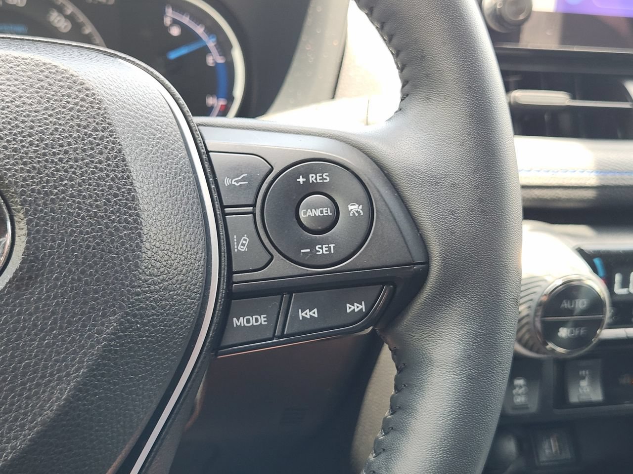 Used 2024 Toyota RAV4 SE w/ Convenience Package AWD/4WD image 28